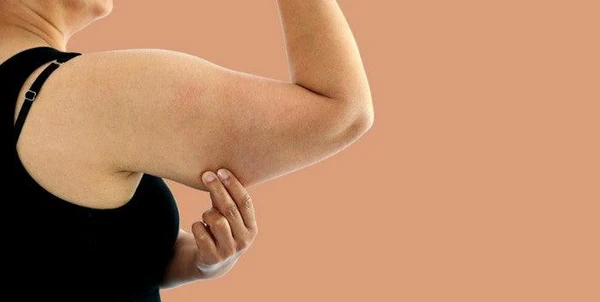 Toning Bingo Wings: Your Ultimate Guide to Sculpting Sleek Arms at the Gym 1 Woman doing push-ups for arm strength Epping
